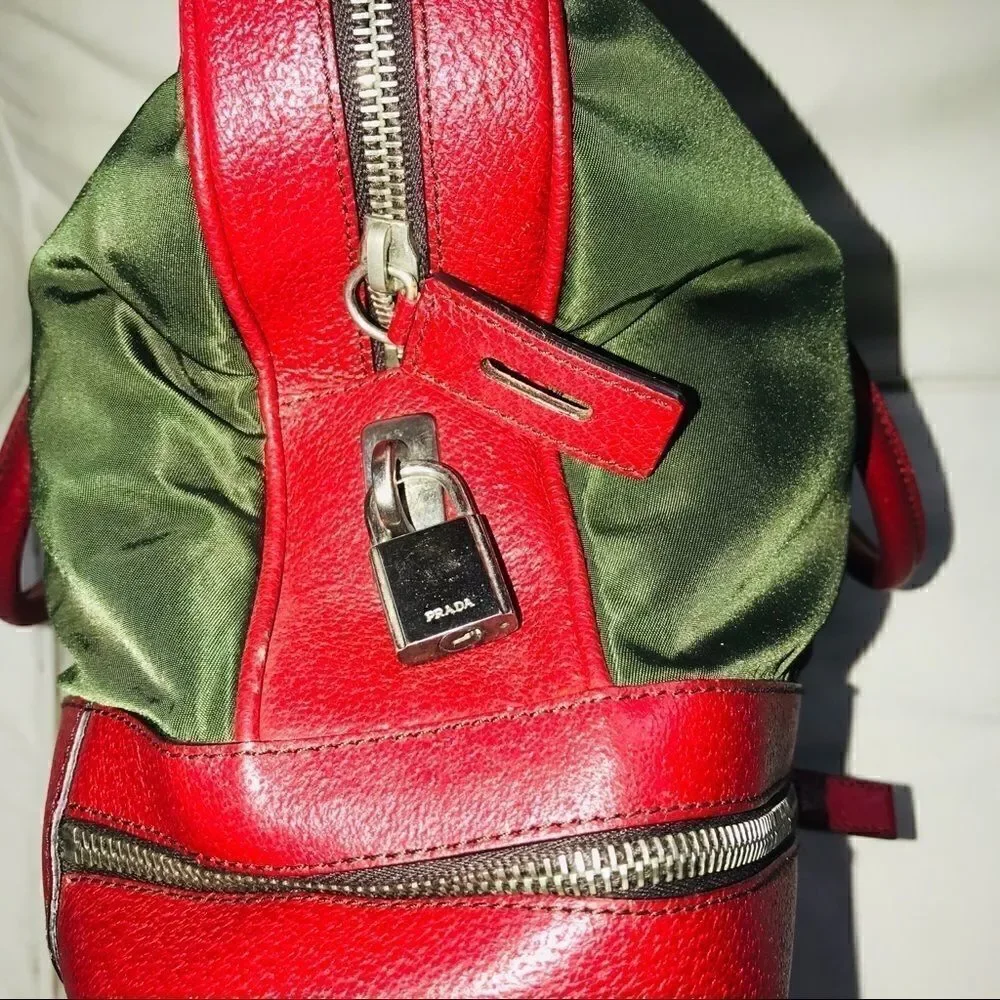 Auth Prada red leather and green nylon hand bag - Picture 3 of 16